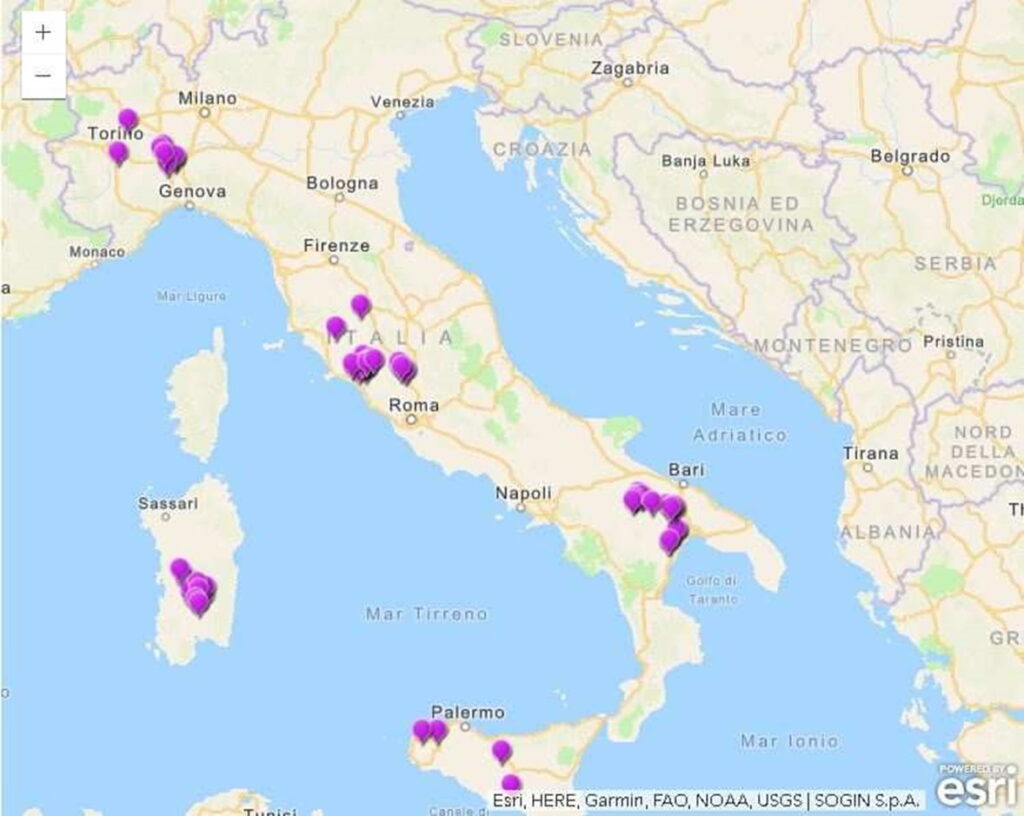 Cartina geografica dell'Italia proveniente da Google Maps indicante le Aree Potenzialmente Idonee ad ospitare rifiuti radioattivi.